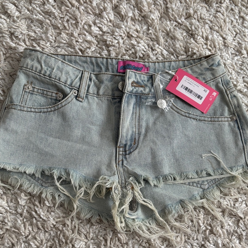 EDIKTED Light Wash Denim Frayed Vintage Washed Denim Shorts